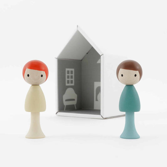 مجسم شخصيات خشبية ماكس و ايمل