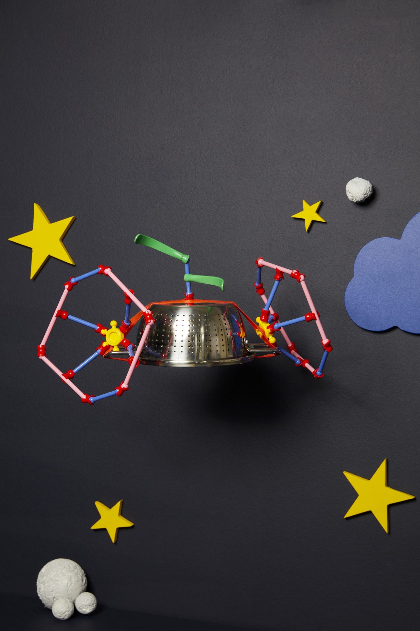 لعبة لتنمية مهارات التفكير للاطفال ( Toyi Inventions Creative Building Kit )