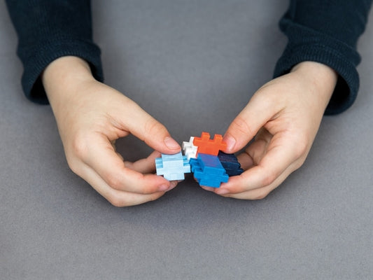 لعبة تعلم بناء الرؤوس الدوارة