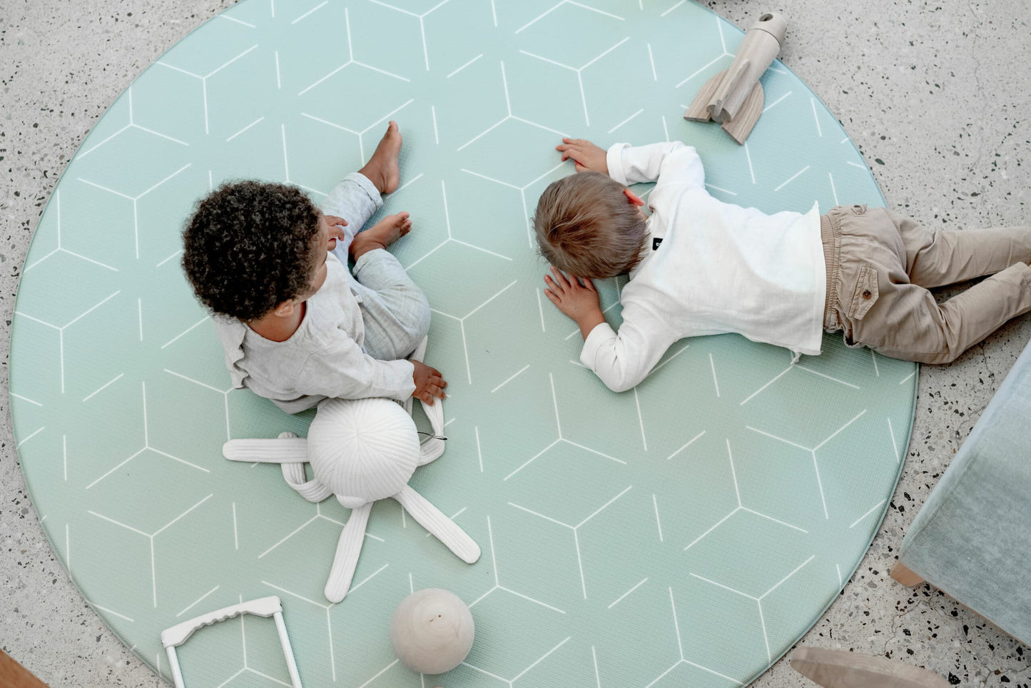 سجادة غرف اطفال مستديرة (رمادي / اخضر)