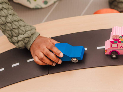 سيارة الامام و الخلف زرقاء